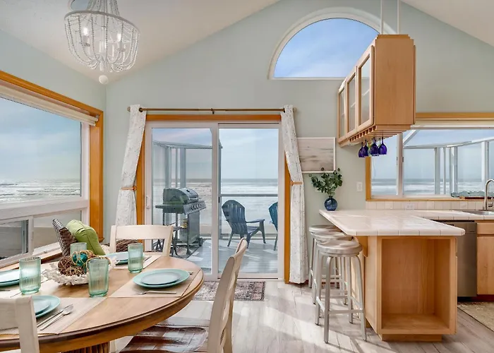 Steps From The Beach! Hottub, $1M Ocean View, Deck