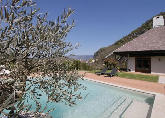 Rare Villa In The Heart Of Little Savoyard Venice
