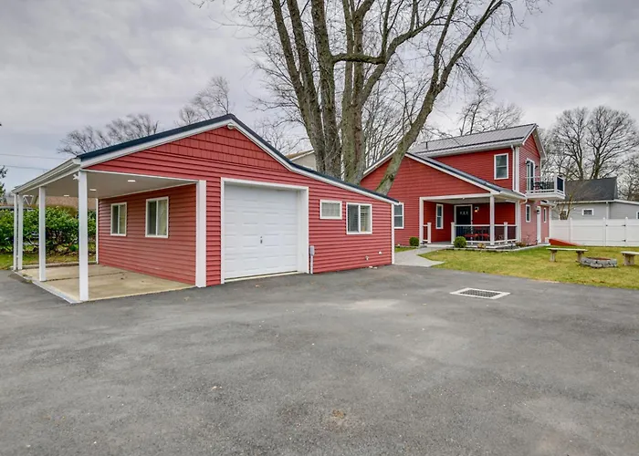 Angola Vacation Rental, Walk To Lake Erie Beach!
