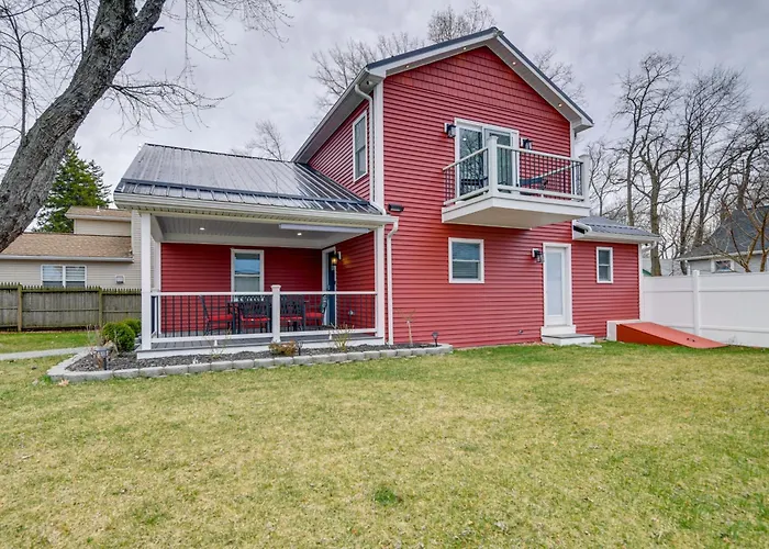 Angola Vacation Rental, Walk To Lake Erie Beach!