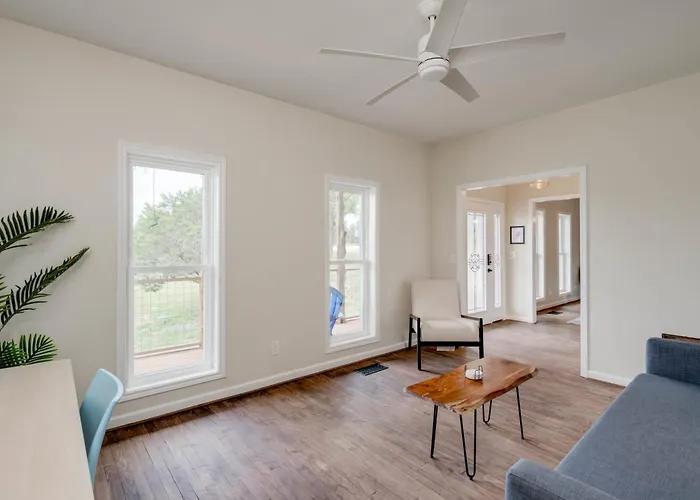 3 Acres W Pool Close Lake Access And 5 King Beds 3 Baths Plus Half Bath Note Apartment Also Onsite