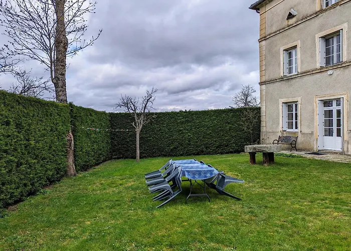 Maison indépendante avec terrasse et jardin clos à Yssingeaux, proche loisirs et commerces - FR-1-582-144