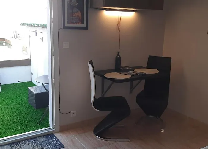 Chambre spacieuse, indépendante, 700m de la gare