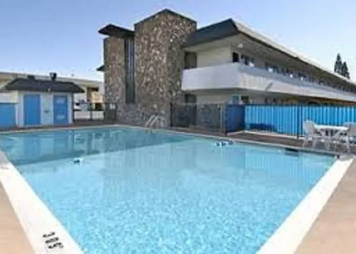 Motel: University Inn