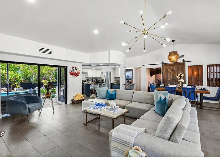 Casa Olan - Luxury Family Oasis 3Br North Miami Beach Villa With Saltwater Pool & Canal Views