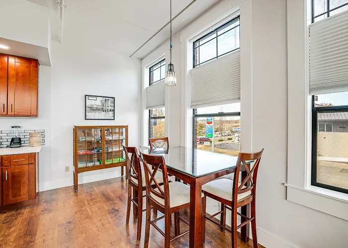 Modern Blaine Condo Rental < 1 Mi To Boat Harbor!
