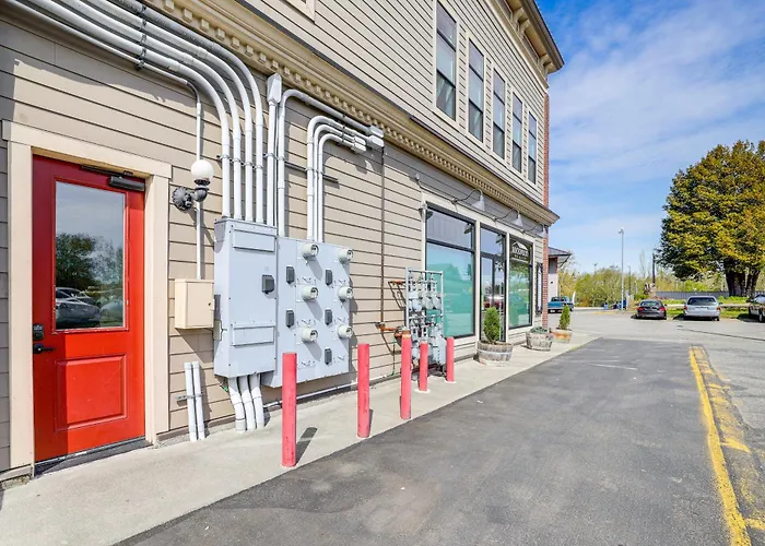 Modern Blaine Condo Rental < 1 Mi To Boat Harbor!