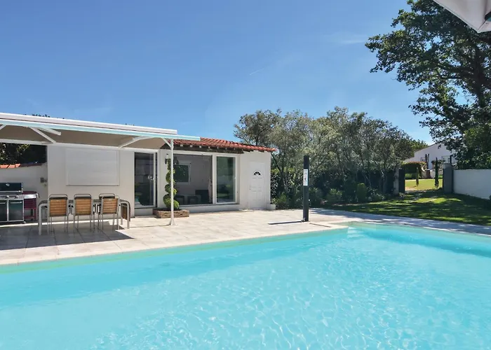 Pet Friendly Home In Trets