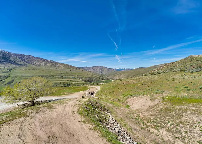 Pateros Home W/ Deck, 7 Mi To Alta Lake Park!