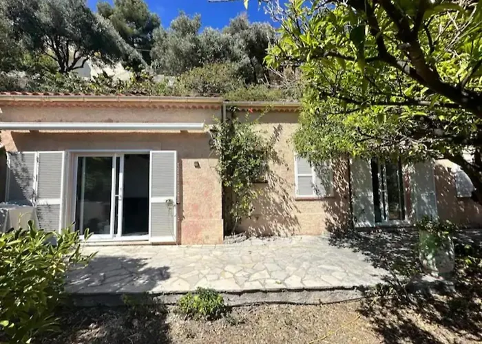10 min de Monaco petite maison avec jardin vue mer et rocher de Monaco