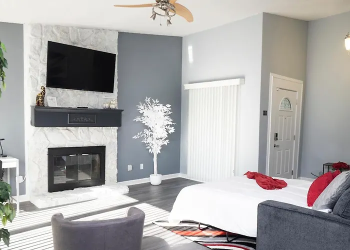 Cozy Home, 10 Minutes Away From Downtown