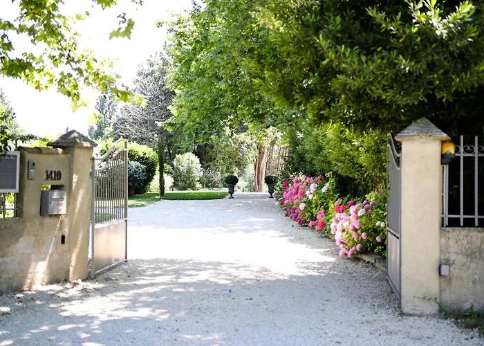 Mas Château Blanc Guest House