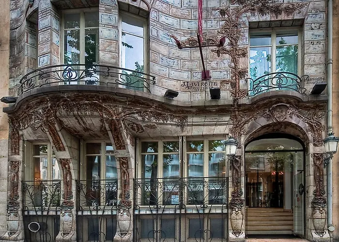 Hotel: Elysées Ceramic