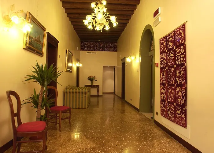 Сity center hotels Al Ponte Mocenigo