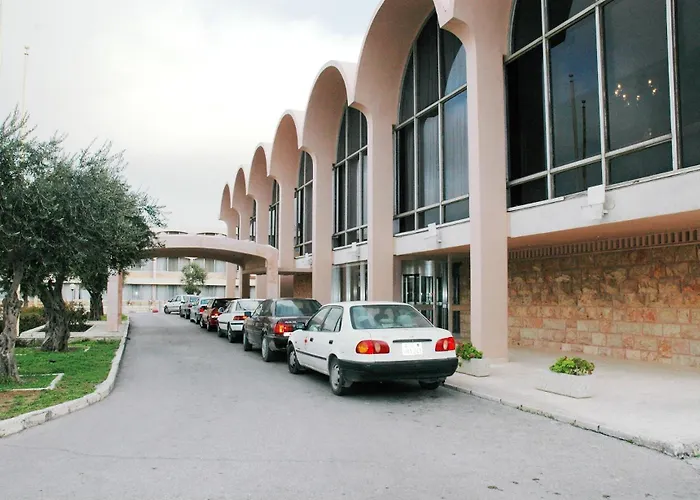 Seven Arches Hotel