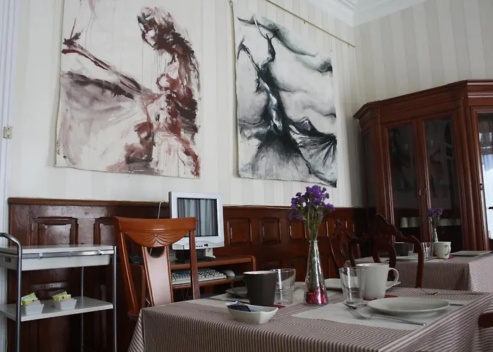  Plaza Pombo B&B - Hostal