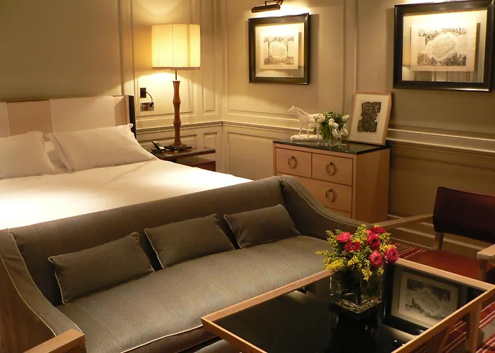 Pets Allowed Hotel Marquis Faubourg Saint-Honore - Small Luxury s Of The World