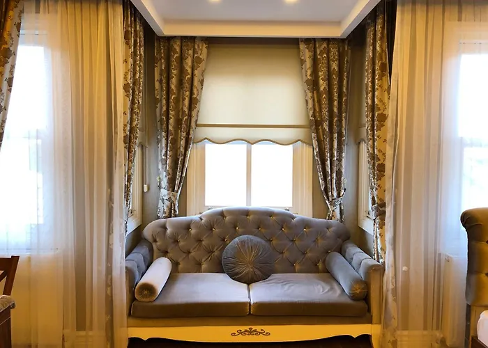 Rose Mansion By Otantik Suites