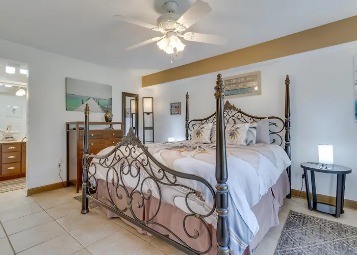 Pensacola Beach Condo W/ Patio & Access To Beach!