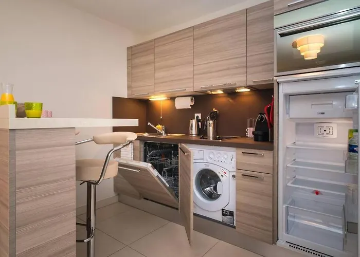 Studio NEUF - PORTES DE MONACO - Confort - Wifi - Clim