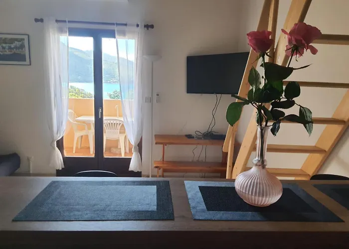 Apartment Liscia sea view, restaurant&supermarket 50m