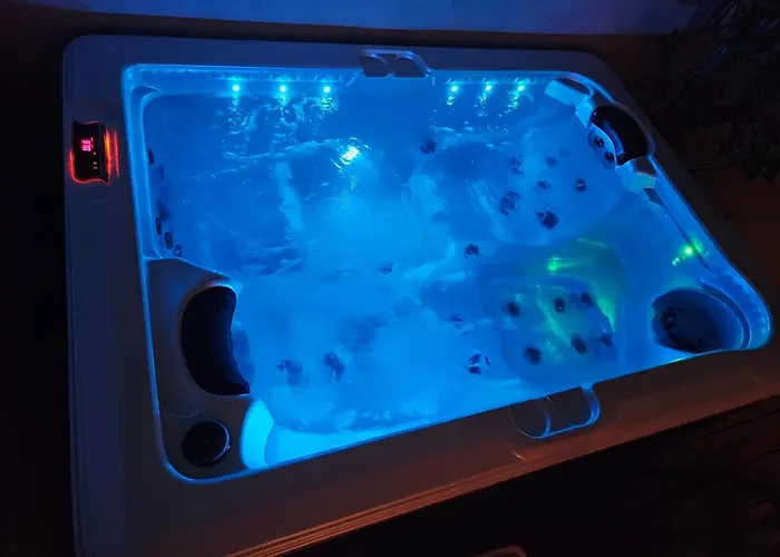 Maison 3 étoiles à 50m mer plages îles nature piscine chauffée jacuzzi privé WIFI