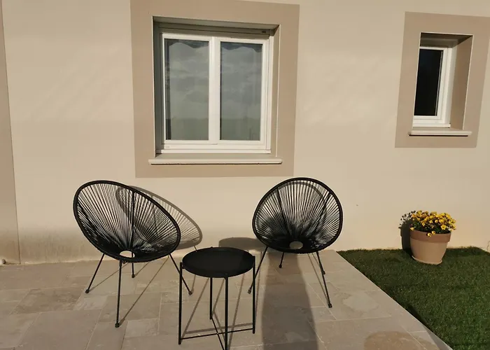 La Tiny de Louis, au milieu des oliviers, avec jolie piscine
