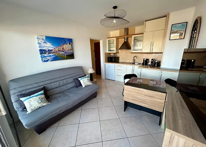 Appartement Vue Mer - 30 m de la plage - 5 minutes à pied du centre ville et du Casino