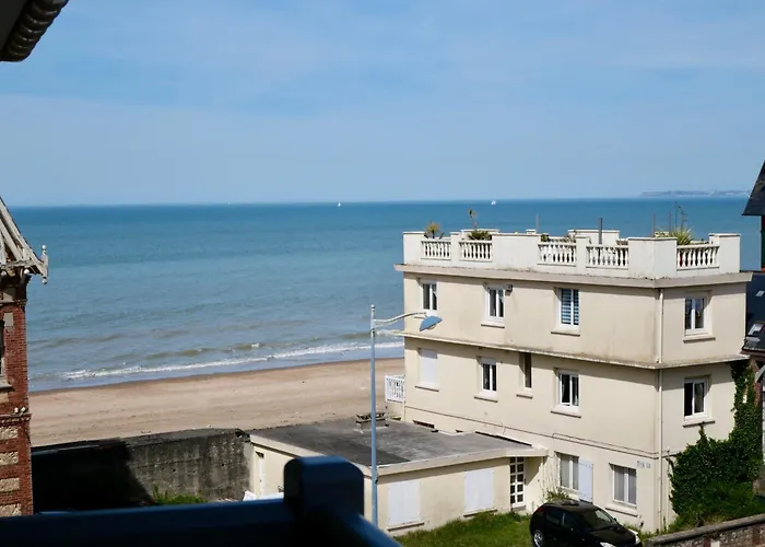 Appartement Vue Mer - 30 m de la plage - 5 minutes à pied du centre ville et du Casino