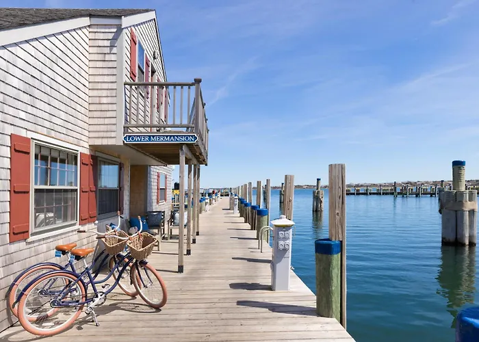 Pet Friendly hotel: The Cottages At Nantucket Boat Basin