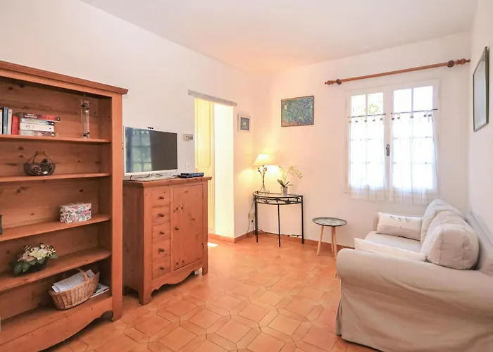 Gorgeous Home In Entrechaux
