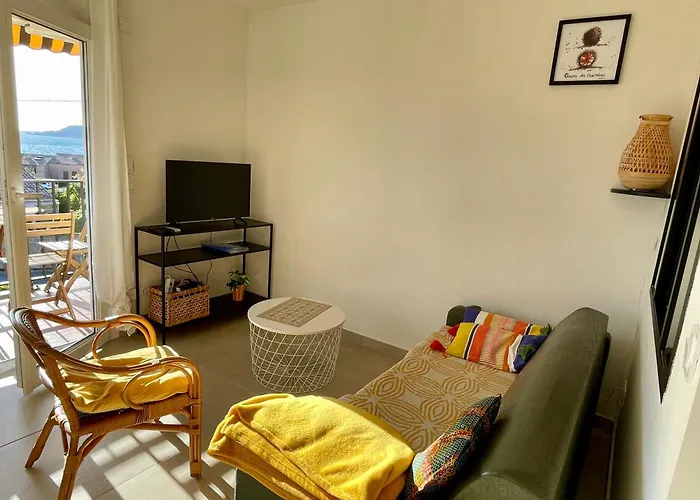 Appartement cosy vue mer à 50 m de la plage - refait à neuf et climatisé