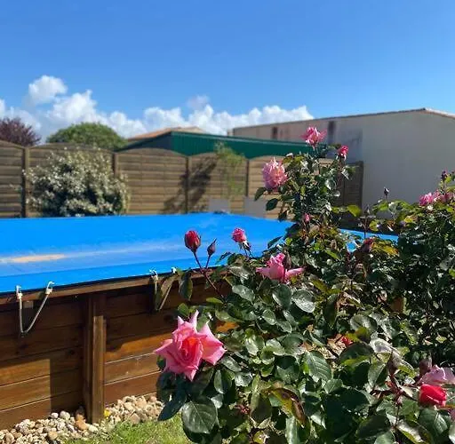 Jolie petite maison rénovée piscine