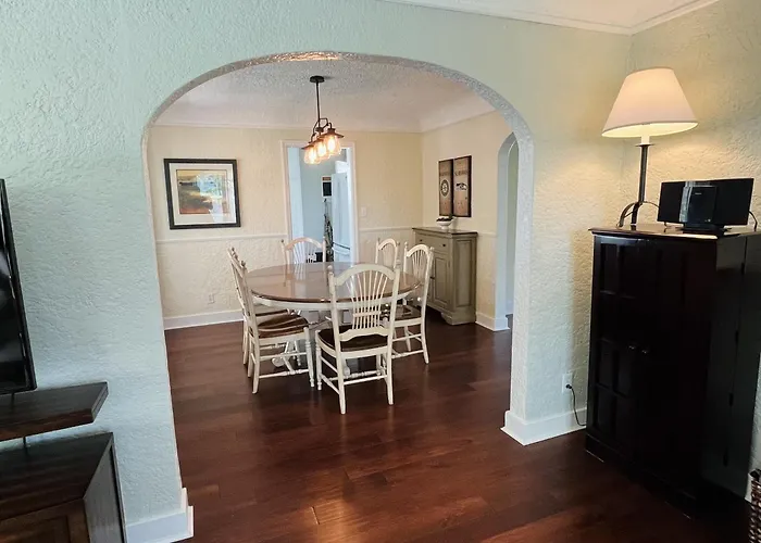 State Street Cottage, Suite 2