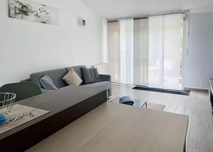 Studio située dans une propriété privée avec terrasse équipée avec plancha