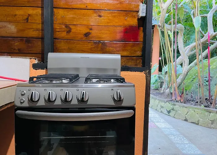 Casa Del Arroyo 2-Bedroom Cottage Fireplace And Bbq
