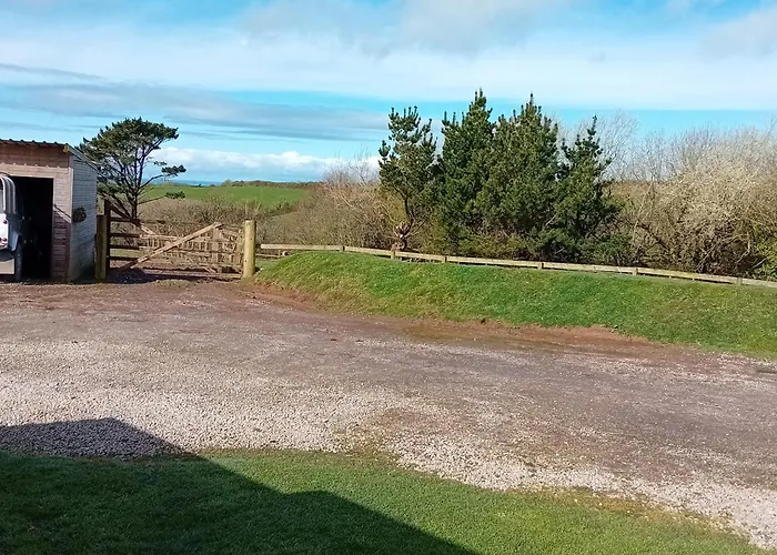 Stayinhartland Quincecote Shepherds Hut
