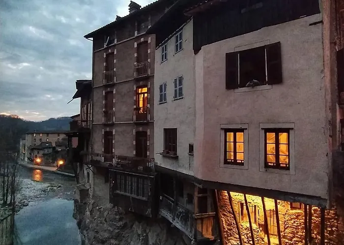 Maison suspendue avec jacuzzi privatif