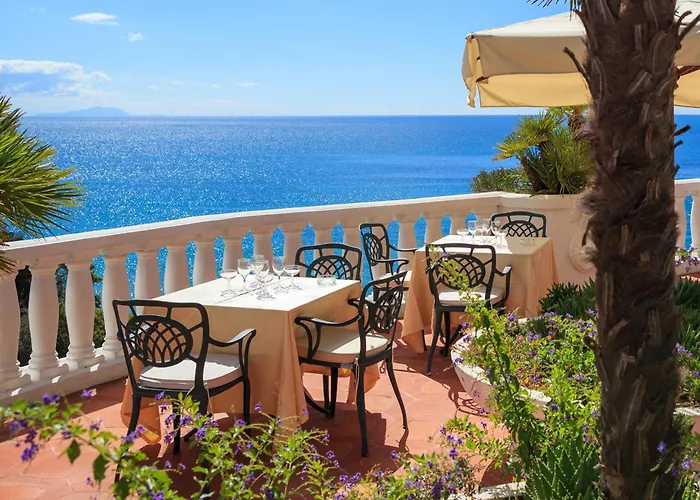 Hotel Jacuzzi: Grand Hotel Le Rocce