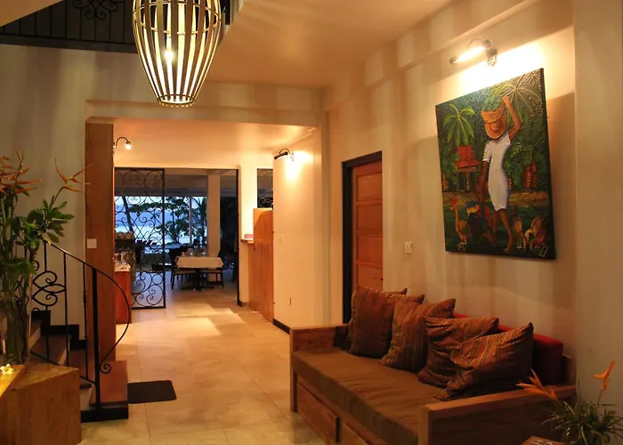 Le Repaire - Boutique & Restaurant