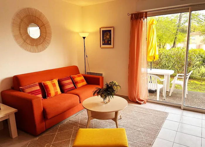 Villa avec terrasse et vue piscine, proche plage