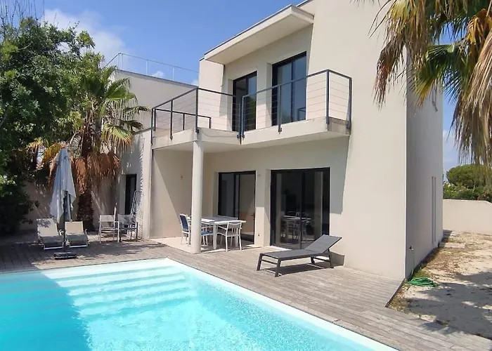 Villa moderne près de la plage