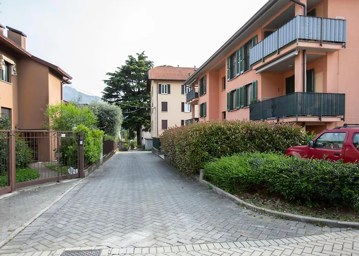 Lake Como Getaway - Central, Lake Nearby - Parking & Private Garden