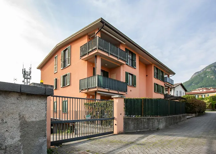 Lake Como Getaway - Central, Lake Nearby - Parking & Private Garden