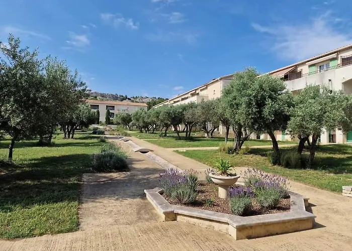 Lou Olivie, appartement climatisé avec piscine aux pieds Alpilles