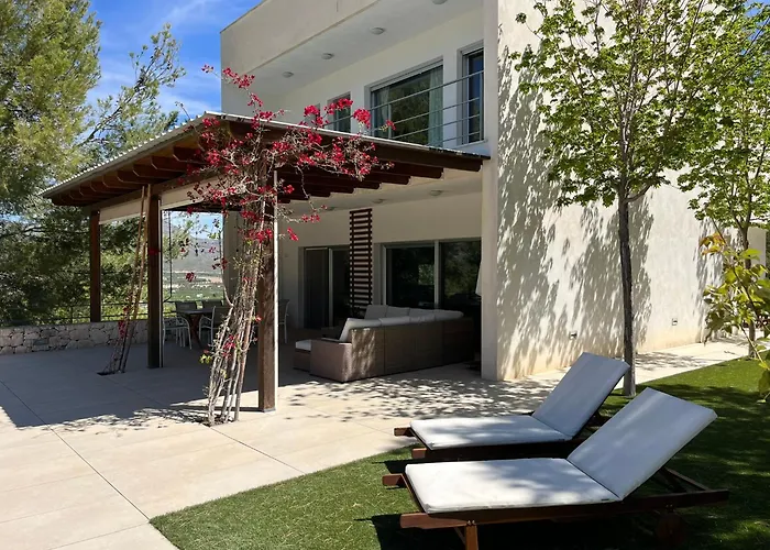 Villa Aldora. Villa Con Piscina En Moratalla