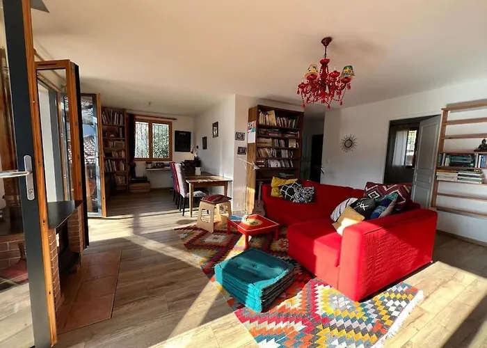 Cosy Sun-Drenched Home, 5 Min Walk To Les Vans