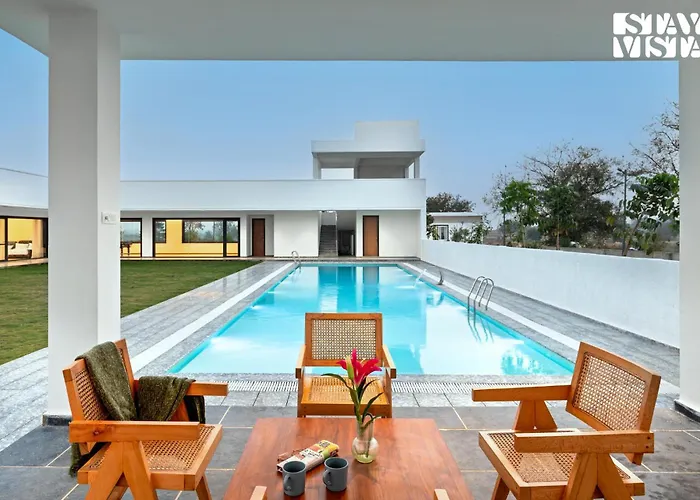 Stayvista At Aj House With Pvt Pool & Projector Set-Up