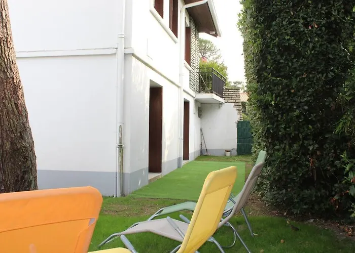 Appartement neuf 2 chambres avec jardin 2 places de parking securise a 300 metres de la plage