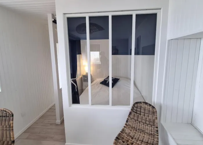 Petite maison avec jardin face mer